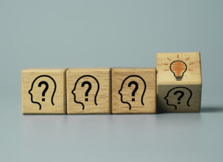 ✔ KVIZ: V kateri dom spadaš? Flipping wooden cube block which print screen face with questions mark to light bulb, creative idea and innovation concept.