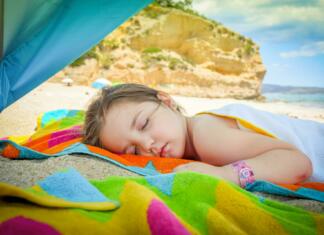 Zakaj nas vročina naredi zaspane? girl, childhood, child