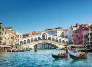 Venomer priljubljeno mesto Grand canal on sunny day in Venice, Italy