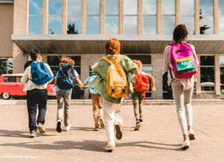 Redni študenti bodo dobili enkraten znesek v višini 150 evrov, pomoč tudi samozaposlenim Little kids schoolchildren pupils students running hurrying to the school building for classes lessons from to the school bus. Welcome back to school. The new academic semester year start