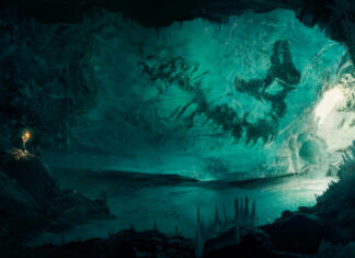 Dinozavri so po množičnem izumrtju svet zavzeli v mrazu Man (explorer) discovering a large frozen fossil inside a beautiful ice cave