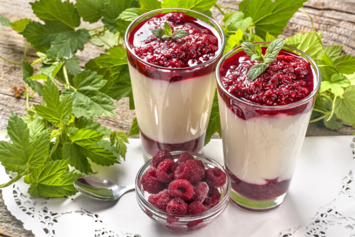 Pana cotta with mint and raspberries with fruit topping