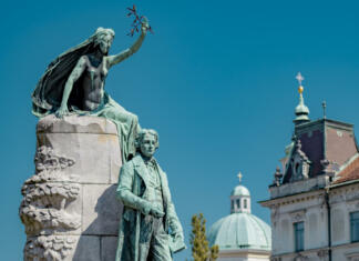 5 zanimivih dejstev o Prešernu, ki nam jih niso povedali v šoli Preseren statue with Ljubljana Cathedral in the background, Central Slovenia Region