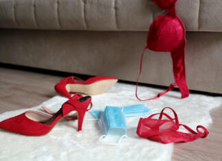 Seks v času koronavirusa Romantic night of passion, female lingerie