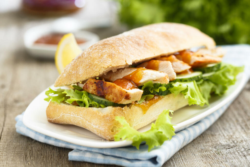 Sandwich with chicken and mango chutney