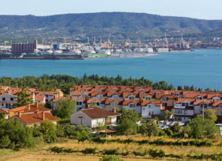 Si iz Ankarana? Občina objavila razpis za štipendije Seaside resort of Ankaran, Slovenia, with the seaport of Koper in the background