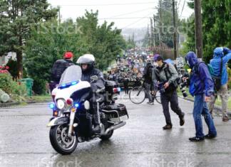 George Floyd: »Zapomni si moje ime.« Seattle, WA/USA – June 12: Street View Silent Protesters March for George Floyd 60,000 strong in Seattle to Jefferson Park on June 12, 2020