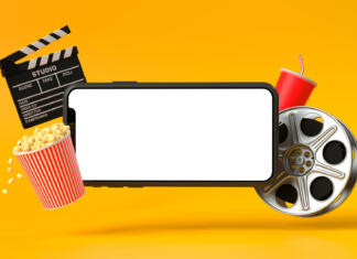 Najboljši animirani filmi vseh časov Smartphone blank screen with popcorn, film strip, clapperboard and drink on yellow background. oncept of online movie viewing. 3D rendering, 3D illustration