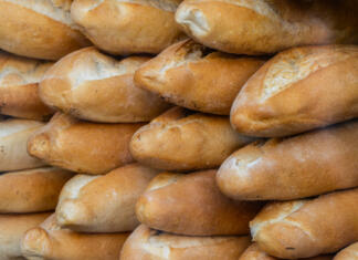 Najbolj preprost recept za kruh brez kvasa Traditional Turkish style made bread loaf. High quality photo