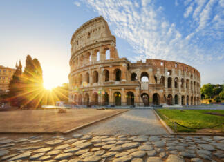 Sedem čudes novega sveta View of Colosseum in Rome and morning sun, Italy, Europe.