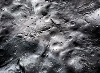 Fotograf posnel najjasnejšo fotografijo Lune do sedaj View of the surface of the moon. Craters and relief of the natural satellite of the Earth.