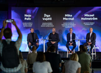 Ljubljana.tech: prestolnica bogatejša za novodobno tehnološko središče Štirje moški sedijo na stolih na odru