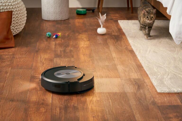 Tu je! Najnaprednejši robotski sesalnik in pomivalec v enem! Bravo, iRobot!