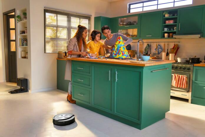 Roomba-Combo-j7_Kitchen-Cleaning