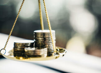 Prave odločitve za poslovni in poklicni uspeh! Coins stack with balance scale. Money management, financial plan, time value of money, business idea and Creative ideas for saving money concept.