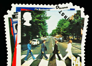 Lennonovi ponarejeni podpisi Beatlov "Exeter, United Kingdom - March 07, 2010: British Postage Stamp showing the Abbey Road Album Cover from the Beatles Pop Group, circa 2007"
