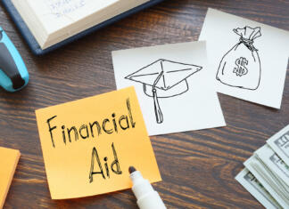 ŠOU Svetovalnica – izmenjave! Financial aid is shown on a business photo using the text