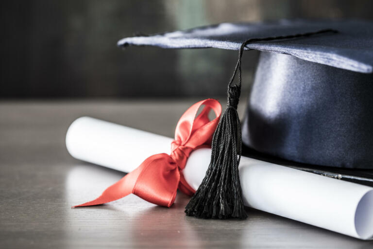 Ali je potrebno plačati za zagovor diplome, če ne narediš vseh izpitov?