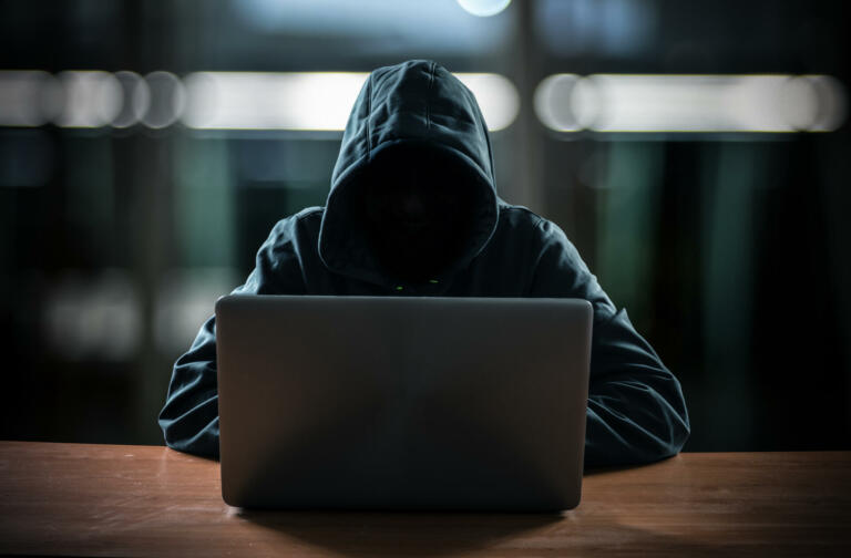 Anonymous napovedali vojno slovenskim politikom: Kdo sploh so Anonymous?