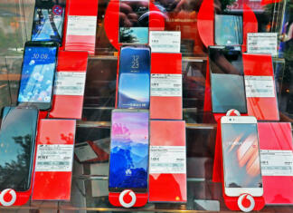 Huaweiev operacijski sistem prinaša nove načine komunikacije in uporabe telefona Munich Germany - 14 JUNE 2018: many Smartphone device prices at Vodafone shop displaying on the glass wall in Munich City Germany