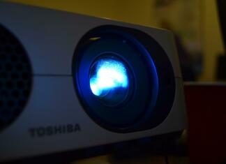 Kako projektorji pomagajo pri učenju? projector, presentation, light