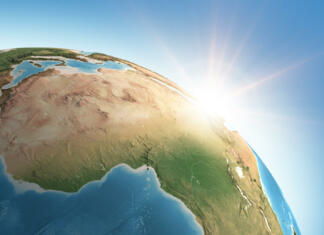 Afrika za začetnike Sun shining over a high detailed view of Planet Earth, focused on Africa. 3D illustration (Blender software), elements of this image furnished by NASA (https://eoimages.gsfc.nasa.gov/images/imagerecords/73000/73776/world.topo.bathy.200408.3x5400x2700.jpg)