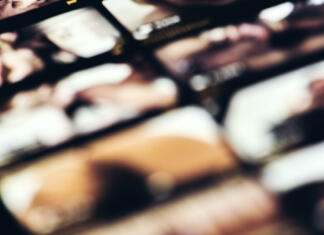 Z Instagrama je odstranjen Pornhub račun Watching porn on mobile phone, blurred image of mobile phone with porn scenes. Watching porn adult TV channel