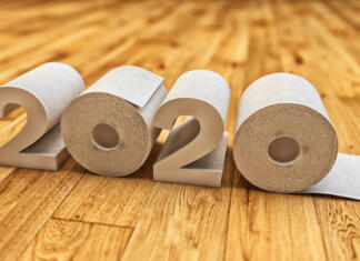 10 dobrih stvari, ki jih je prineslo leto 2020 2020 symbol made from toilet paper rolls on wooden floor background