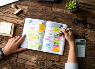 Top slovenski planerji za novo študijsko leto (posodobljeno 2022) Calendar Schedule Agenda Or Organizer At Desk