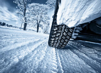 Zlizane gume niso za zimo, zamenjaj jih Low angle view to car tires.