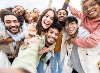 Bruc slovar tujk Multiracial friends group taking selfie portrait outside - Happy multi cultural people smiling at camera - Human resources, college students, friendship and community concept