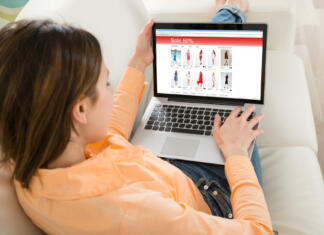 Najboljše slovenske spletne trgovine, v katerih se splača nakupovati (obnovljeno 2024) Young Woman Shopping On Laptop In Her Room