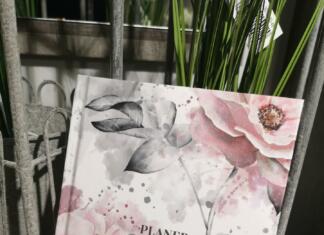 Kako do bolj organiziranega življenja? Planer s cvetličnim vzorcem