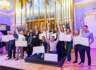 Start-up ideje WiBuBa bar, Stablezyme in WrapUp tortilje zasedle prvo mesto na letošnji Rektorjevi nagradi! Nagrajenci na odru