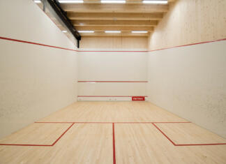 Squashland, prvi leseni squash center na svetu Squashland je prvi leseni squash center na svetu
