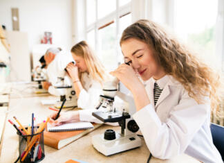 Vpis v srednjo šolo: Plonk ceglc za vpis v prvi letnik Slovenija ima nadpovprečen delež ženskih izumiteljic