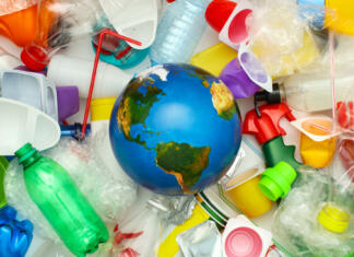 Znebi se plastike v 7 korakih Global environmental pollution by plastic. Recycling concept