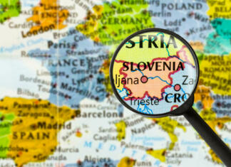Se lahko Slovenija veseli svoje bonitetne ocene? map of Republic of Slovenia through magnifying glass
