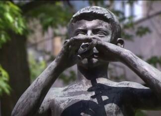 Za kaj gre pri referendumu o noveli Zakona o RTV Slovenija Kip dečka pred Televizijo Slovenija