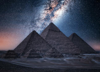 10 stvari, ki jih še ne veš o Egiptu The Pyramids of Giza by night in Egypt
