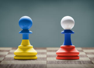 Premier Golob jasno o poljskem incidentu: »Dvig pripravljenosti ni potreben« Ukraine and Russia conflict. Country flags on chess pawns on a chess board. 3D illustration.