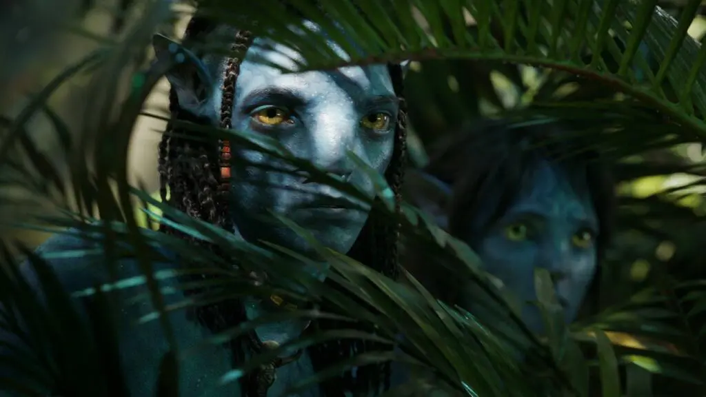 Lo'ak in Kiri sta mlajši del filma, ki delujeta pristno in nas odrešita strahov o prenosu generacije Avatarja