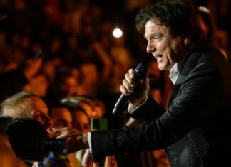 Zdravko Čolić, jugoslovanska zvezda, ki ne bo ugasnila Zdravko Čolić z božičnima koncertoma v Zagrebu pokazal, za kakšnega gospoda gre