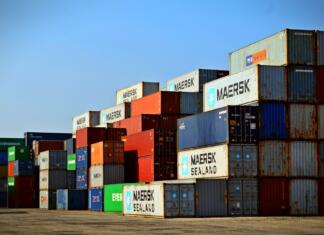 Kaj je logistika? Cargo container lot