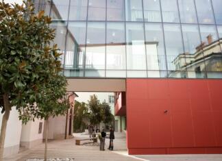 Vas zanima študij humanistike na sončni strani Slovenije? Pročelje fakultete