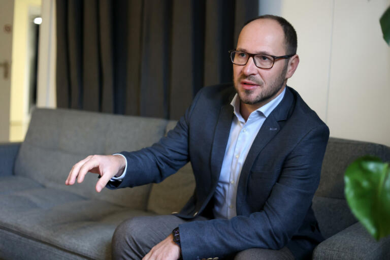 Jernej Vrtovec: »Davkoplačevalci ne smejo nositi bremena napak politike«