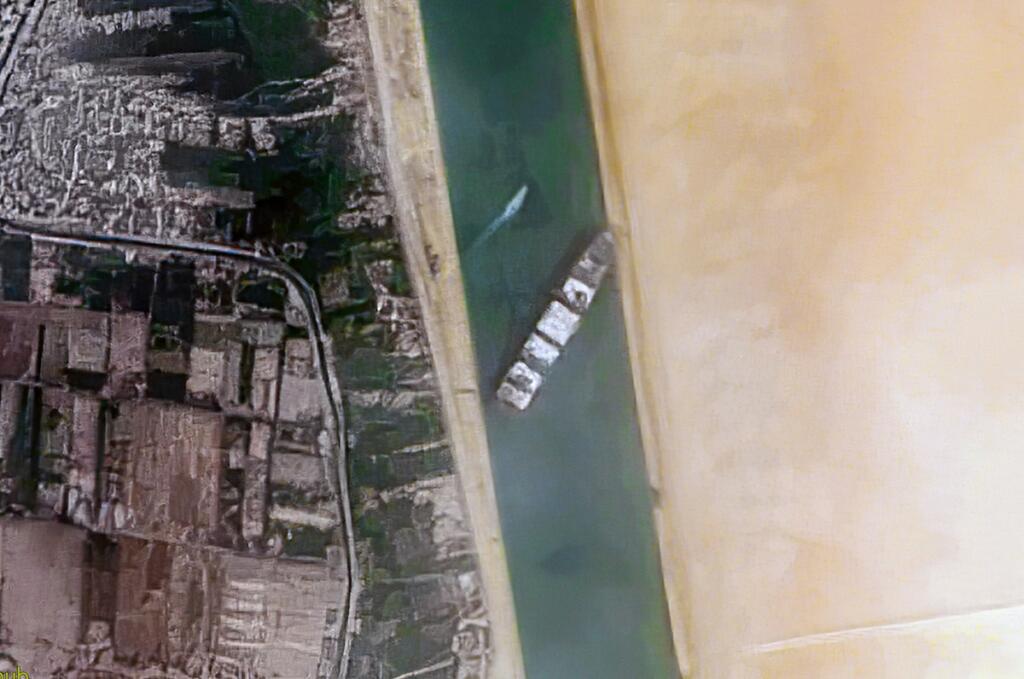ladja v Sueškem prekopu