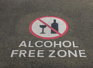 7 nasvetov za »suhi januar« closeup of alcohol free zone sign on pavement