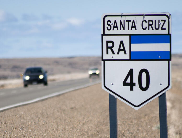 Route 40 sign in Santa Cruz
This tourist route runs parallel to the Andes mountain range. The route that covers 5194 km, begins in Santa Cruz, crosses 21 national parks, 18 important rivers, climbs almost 5000 mt in the Acay pass in Salta, making it the highest route in America, and also the highest in the world. outside the Himalayas