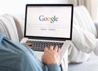 To je najbolj guglana beseda leta Simferopol, Russia - July 9, 2014: Google biggest Internet search engine. Google.com domain was registered September 15, 1997.